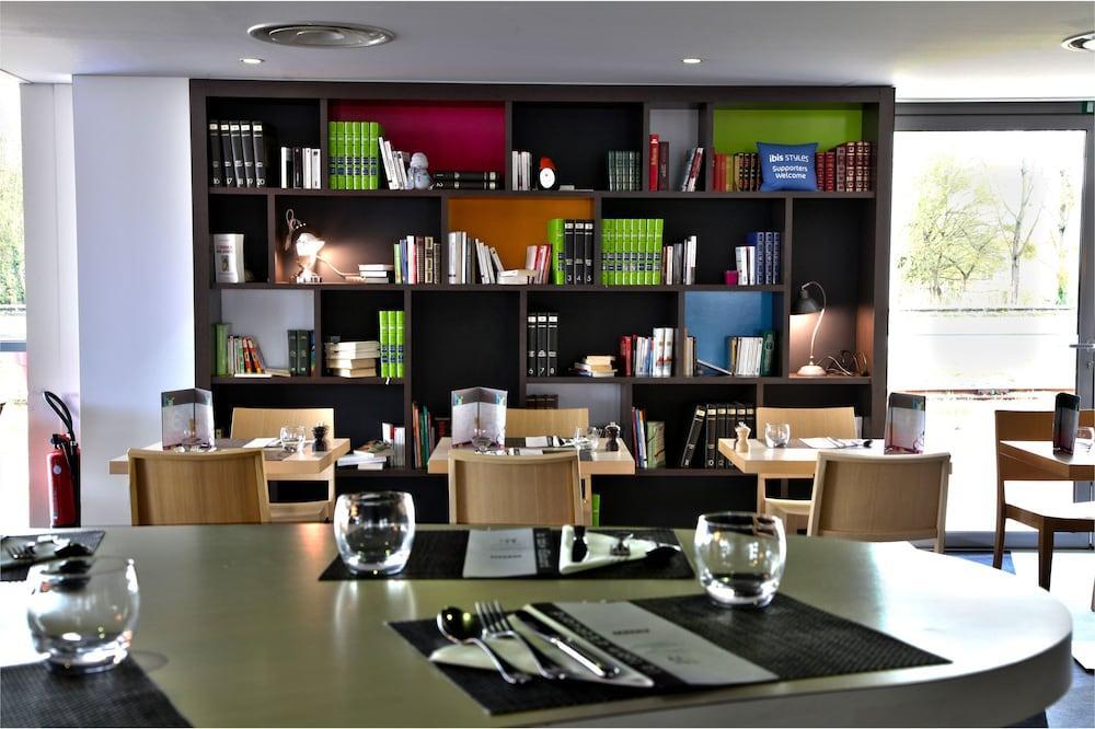 Ibis Styles Nantes Reze Aeroport Hotel Екстериор снимка