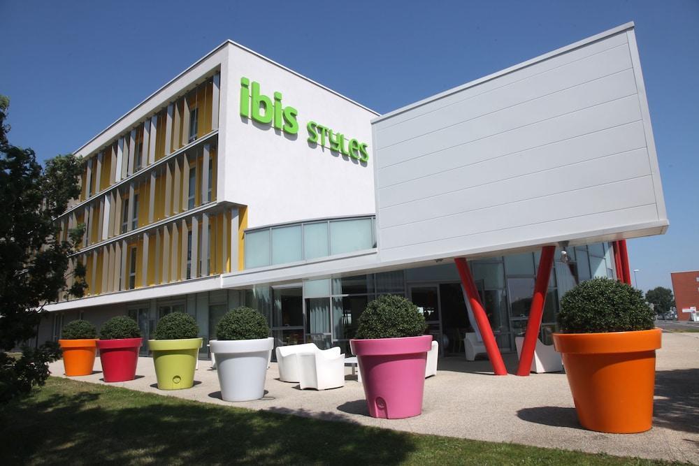 Ibis Styles Nantes Reze Aeroport Hotel Екстериор снимка